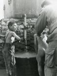 Algerian boys being washing/ Алжирские мальчики моются