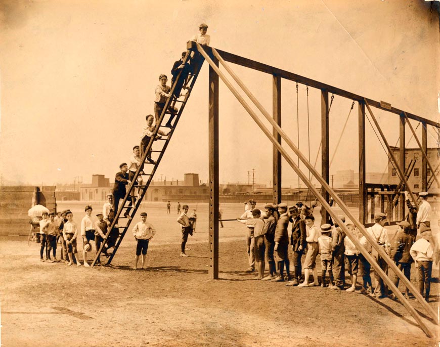 Gymnasium and boys exercising (Упражнения для физической подготовки; занимающиеся мальчики), c.1905