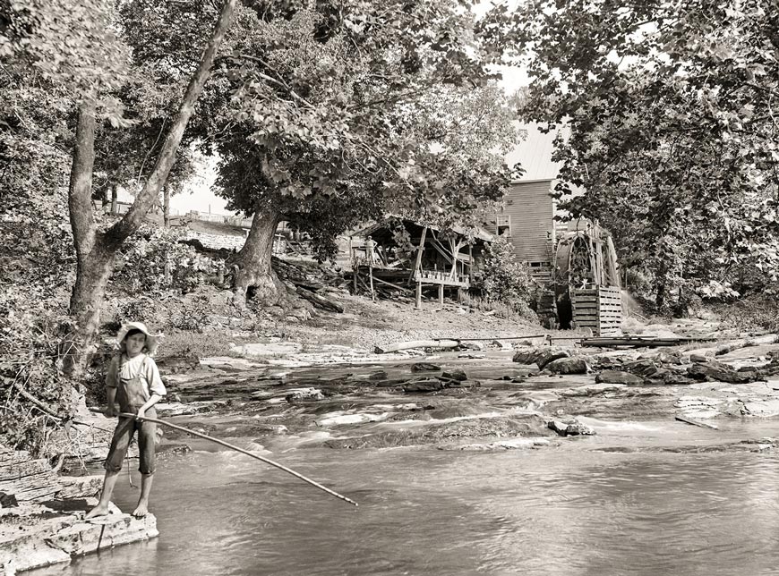 A Virginia water mill - the Old Red Mill on Cedar Creek (Водяная мельница в Вирджинии - Старая красная мельница на Сидар-Крик), c.1913