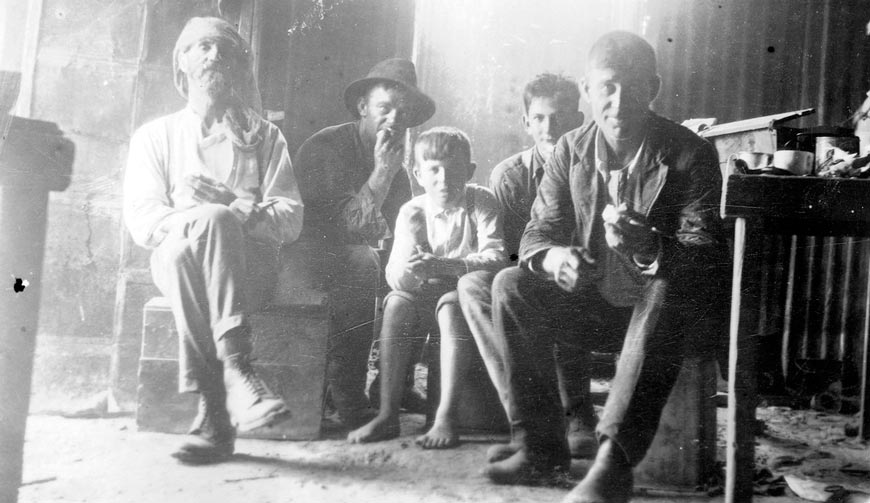 Men and boys taking a break (Мужчины и мальчики отдыхают), c.1923