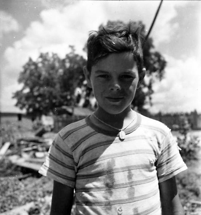 Acadian boy wearing religious medal (Акадский мальчик с религиозной медалью), Aug.1946