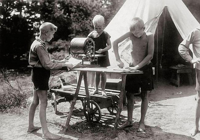 Boys at Camp (Мальчики в лагере), c.1950