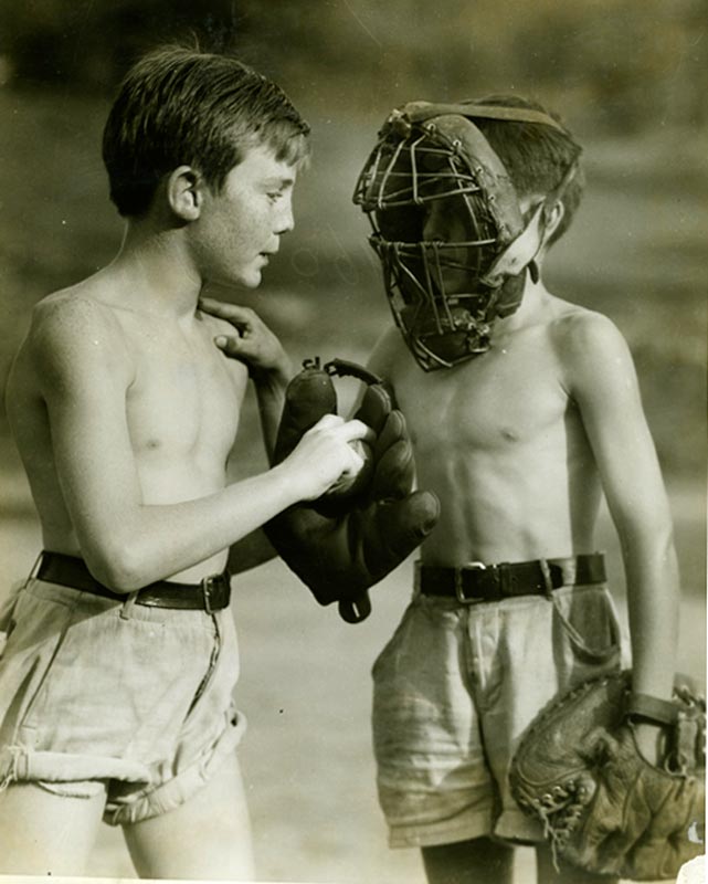 Boys playing baseball (Мальчишки играют в бейсбол), 1930s