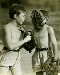 Boys playing baseball / Мальчишки играют в бейсбол