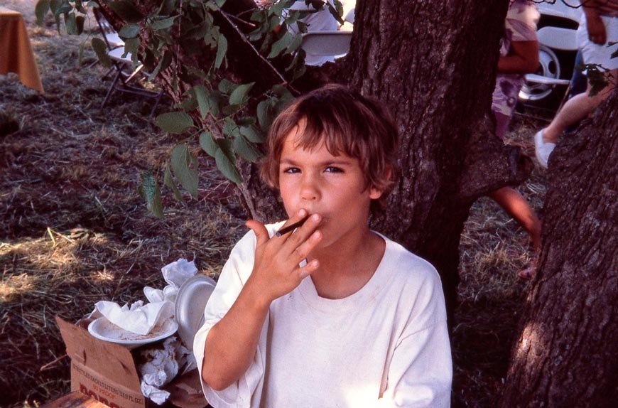 Kid smoking cigarette (Паренёк, курящий сигарету), 1980