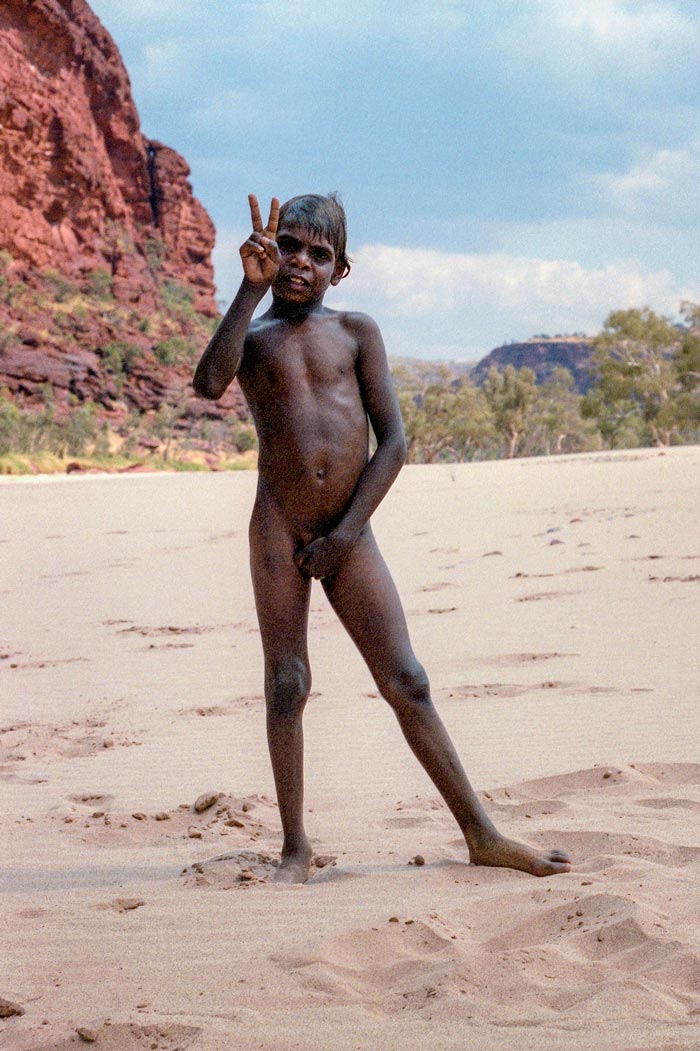 Swimming at Ungkwalknga (Купание в Унгквалкнда), 1983