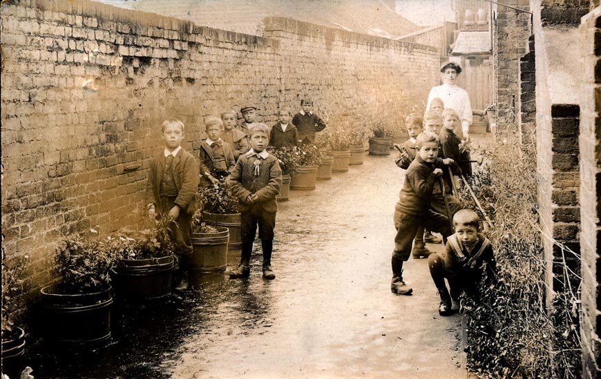 School gardening (Работа в школьном саду), c.1909