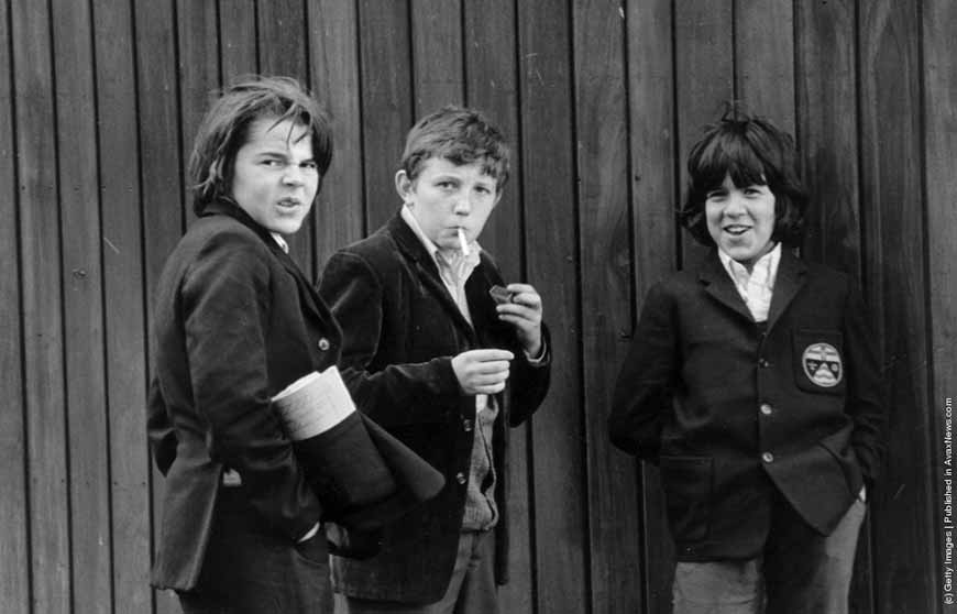 Three secondary schoolboys smoking an illicit cigarette (Три школьника средних классов тайно курят), 1970-1980s