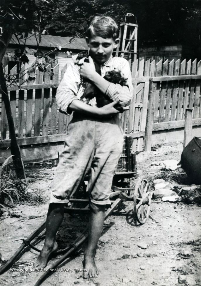 Paul and the Pups (Пол и щенки), c.1915