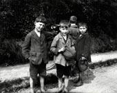 Boys on the way home from school / Дети после школы по дороге домой