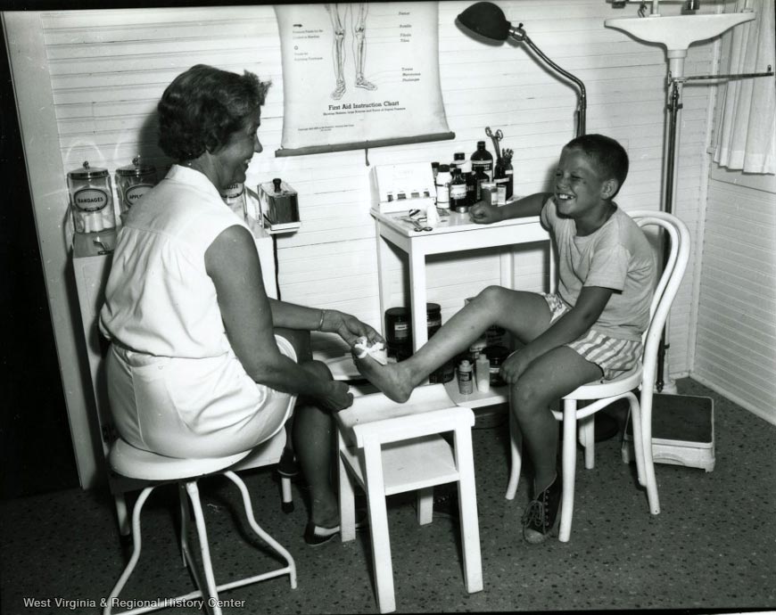 Nurse's Aid Station at Camp Thomas Lightfoot (Медпункт медсестры в лагере Томас Лайтфут), 1959