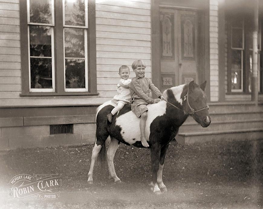 Siblings (Два брата), early 1900s