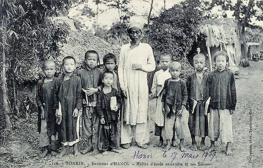 Maître d'école annamite et ses Élèves (Аннамитский школьный учитель и его ученики), 1909