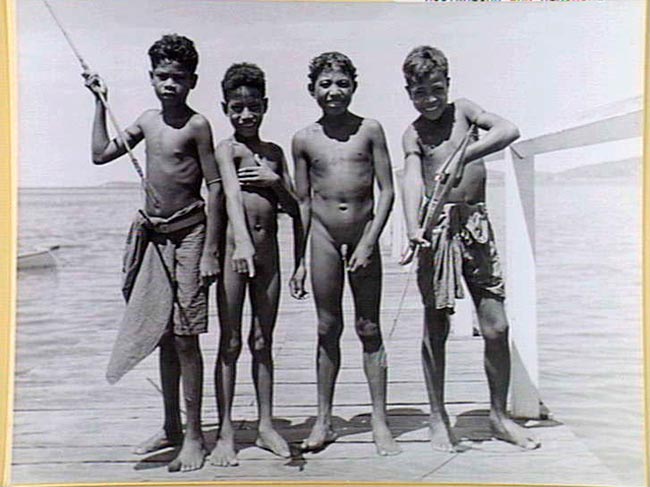 Young Papuan Native Boys (Мальчики-папуасы), 1940