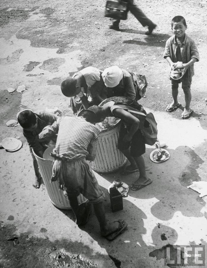 War orphans looking for food (Сироты войны ищут еду), c.1945
