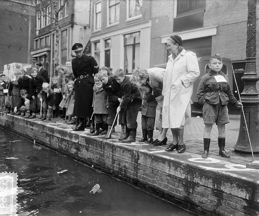 50 jaar viswedstrijd jordaankinderen (50 лет соревнованиям по рыбной ловле для детей Иордании), 1952