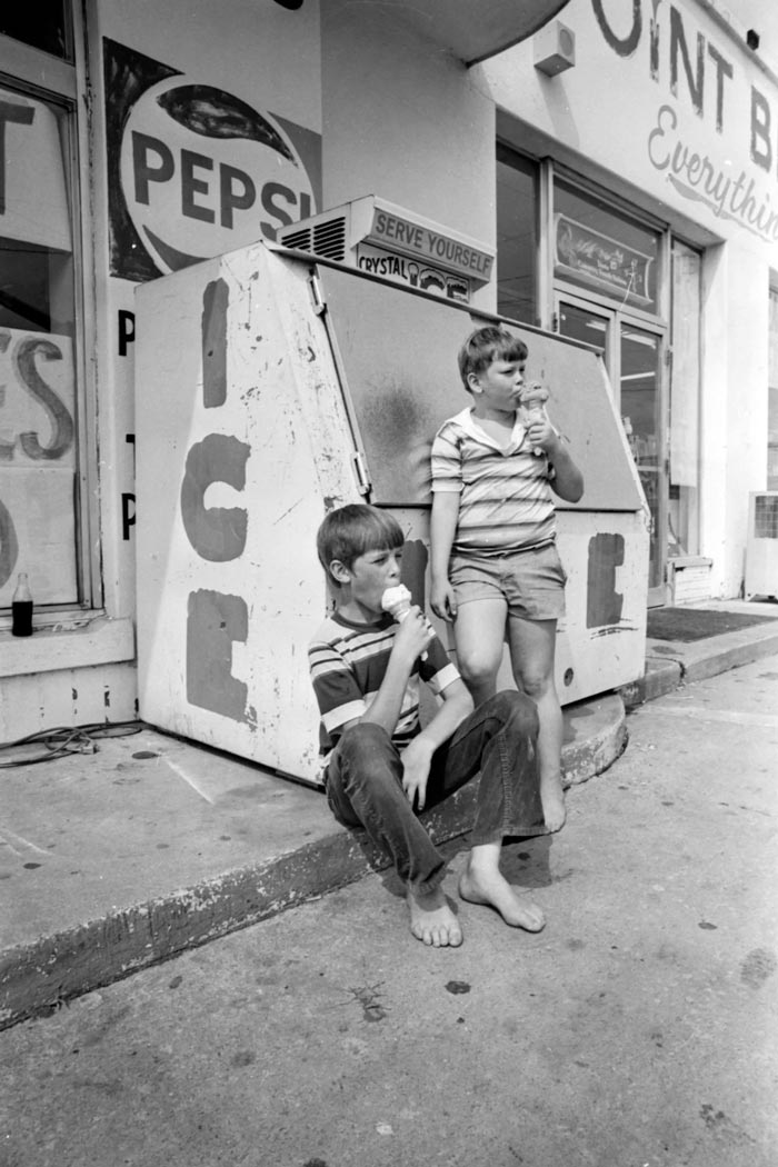 Kids eating ice cream (Дети с мороженым), 19 June 1981