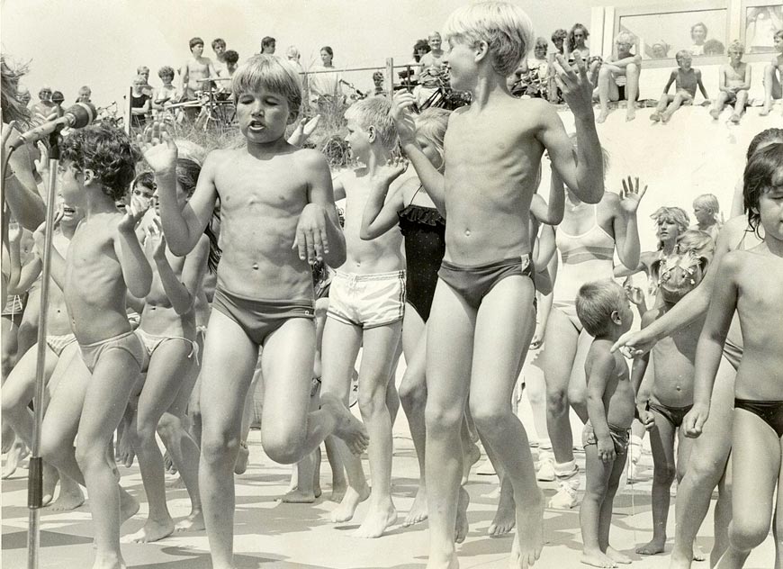 Aerobic dansen voor de jeugd op het strand (Танцевальная аэробика для молодежи на пляже), 1983-1985