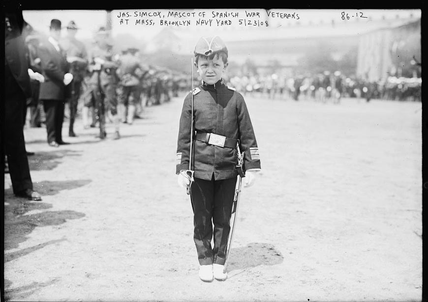 Open-air Mass, Jas. Simcox, Mascot of Spanish War Veterans (Месса под открытым небом, Джеймс Симкокс, талисман ветеранов испанской войны), 1908