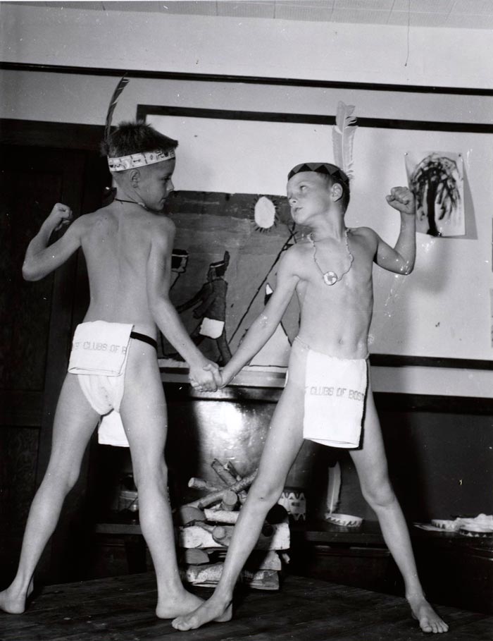 Two boys playing a game in the Indians club (Два мальчика играют в индейском клубе), c.1963