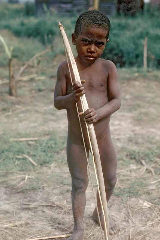 A small boy of with a big bow (Маленький мальчик с большим луком), 1979