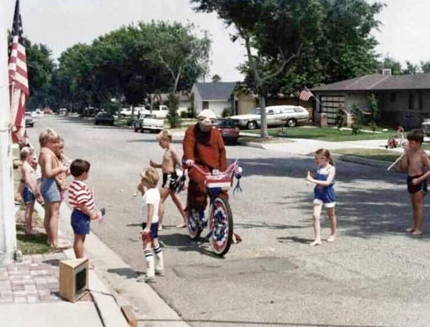Block party on Sequoia Street (Уличная вечеринка на улице Секвойя), 4 July 1983