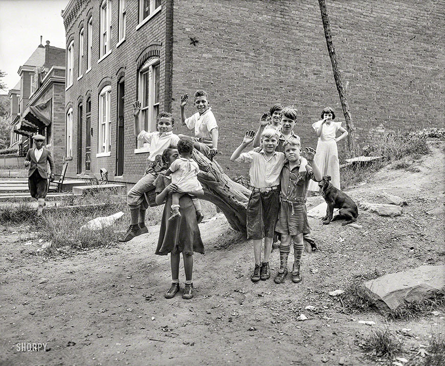 Children playing (Играющие дети), c.1935