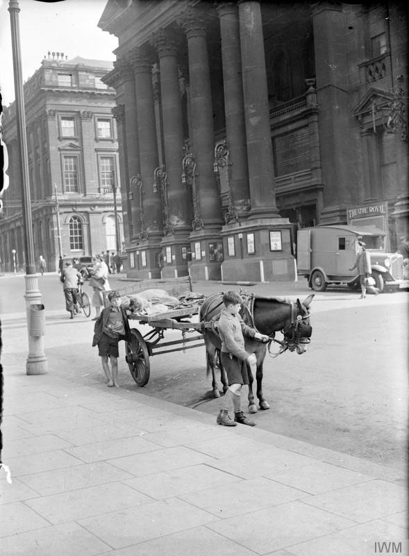 Untitled. Street scene (Без названия. Уличная сцена), 1940-1945