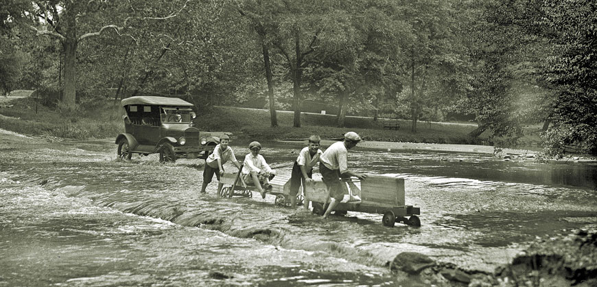 Boys playing in Rock Creek Park (Мальчики, играющие в Рок-Крик-Парк), 1925