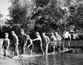 Boys attending summer camp / Мальчики из летнего лагеря