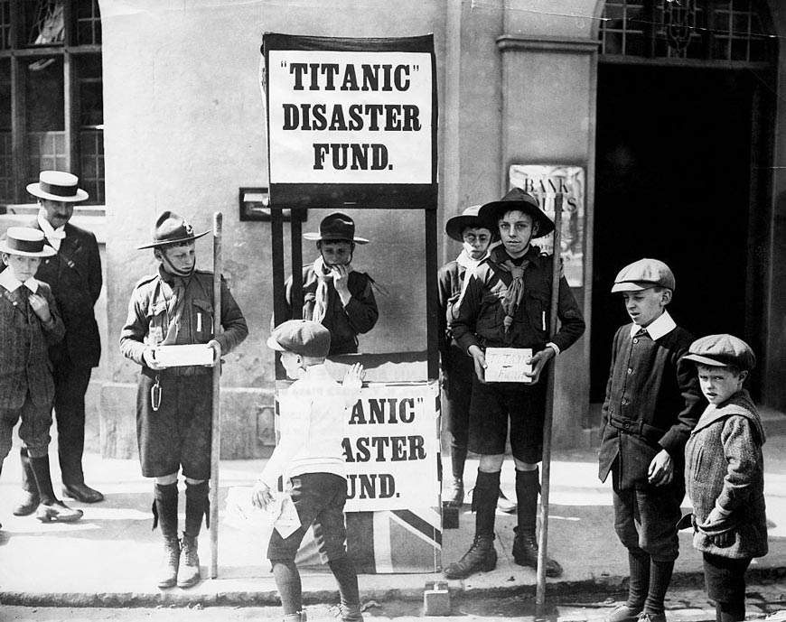 British Boy Scouts Raising Money for Titanic Victims (Британские бойскауты собирают средства для выживших пассажиров «Титаника»), c.1912