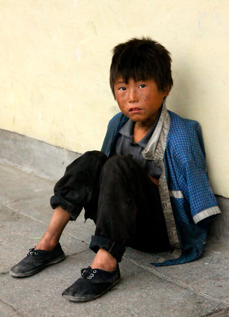 Homeless child in the streets (Бездомный мальчик на улицах), early XXI