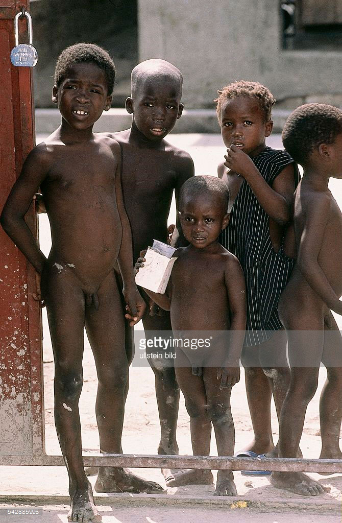 Naked little boys in the slums (Голые мальчики в трущобах), Dec.2007