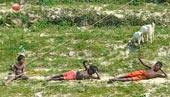 Relaxing Boys at Ganges Riverside near Munger / Мальчики, отдыхающие на берегу Ганга возле Мунгера