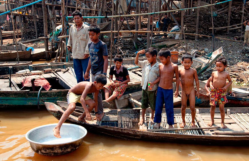 Fishing village on the Tonle Sap River (Рыбацкая деревня на реке Тонлесап), 2012