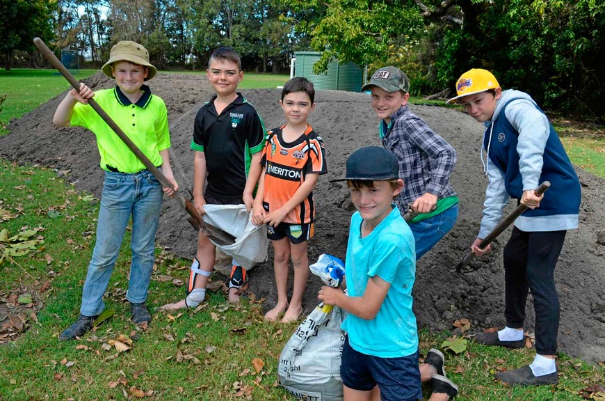 Muddy fundraiser for school (Грязевой сбор средств для школы), August 2016