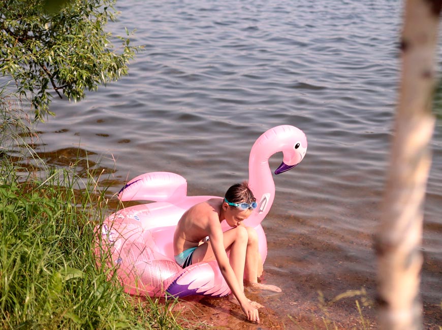 Мальчик, замеченный на пляже (A boy is seen on a beach), June 23 2021