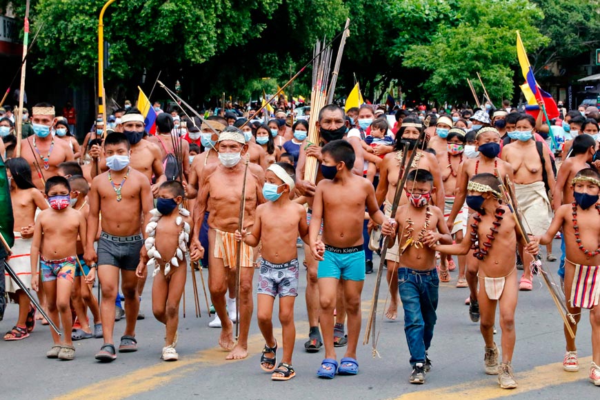  Members of the Bari ethnic group march during a protest against the government of President Ivan Duque for the breaching of territorial agreements (Члены этнической группы Бари маршируют во время акции протеста против правительства президента Айвана Дуке из-за нарушение территориальных соглашений), 31 May 2021 Cucuta, Colombia