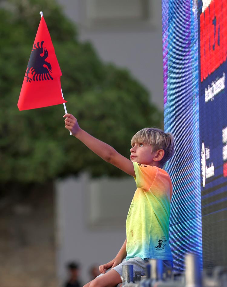 A boy holds an Albanian flag outside the Prime Minister's office during an anti-government rally (Мальчик держит албанский флаг у офиса премьер-министра во время антиправительственного митинга), 7 July 2022