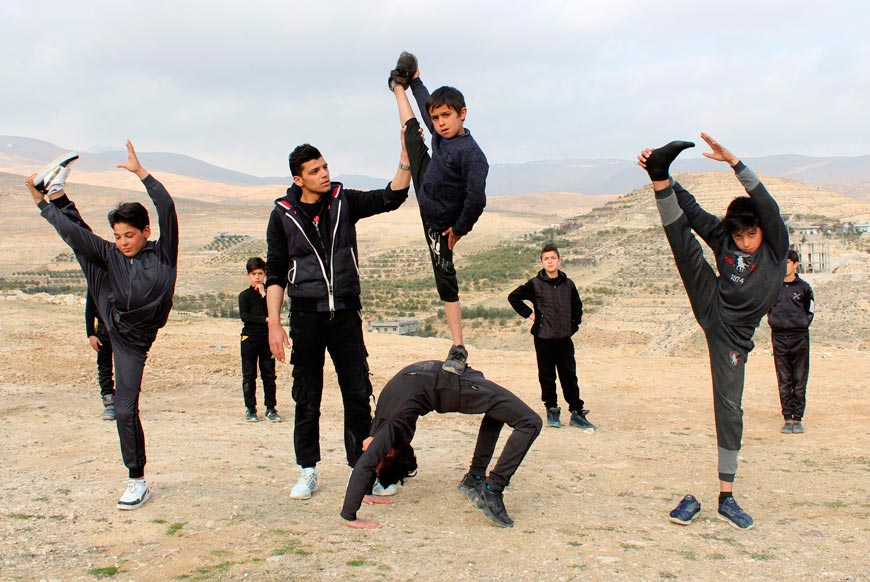 Boys take part in an open-air training session with Syrian martial arts Coach Hassan Mansour (Мальчики тренируются под открытым небом с сирийским тренером по боевым искусствам Хасаном Мансуром), February 2022 