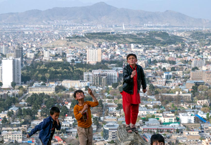 Afghan boys fly a kite at a hilltop (Афганские мальчишки запускают с холма воздушных змеев), April 10, 2023