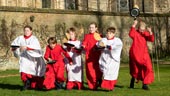 Choristers getting some practice in for Shrove pancake race / Хористы готовятся к масленичной гонке блинов