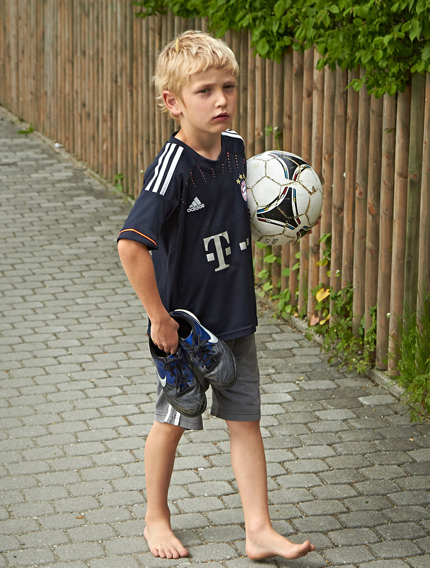 untitled / Barefooted football player (Без названия / Босоногий футболист)