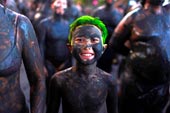 A boy attends the 'Bloco da Lama' / Мальчик из группы «Блоко да Лама»