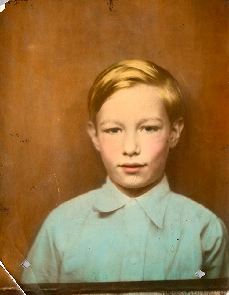 Warhol Andy (~8), c.1936