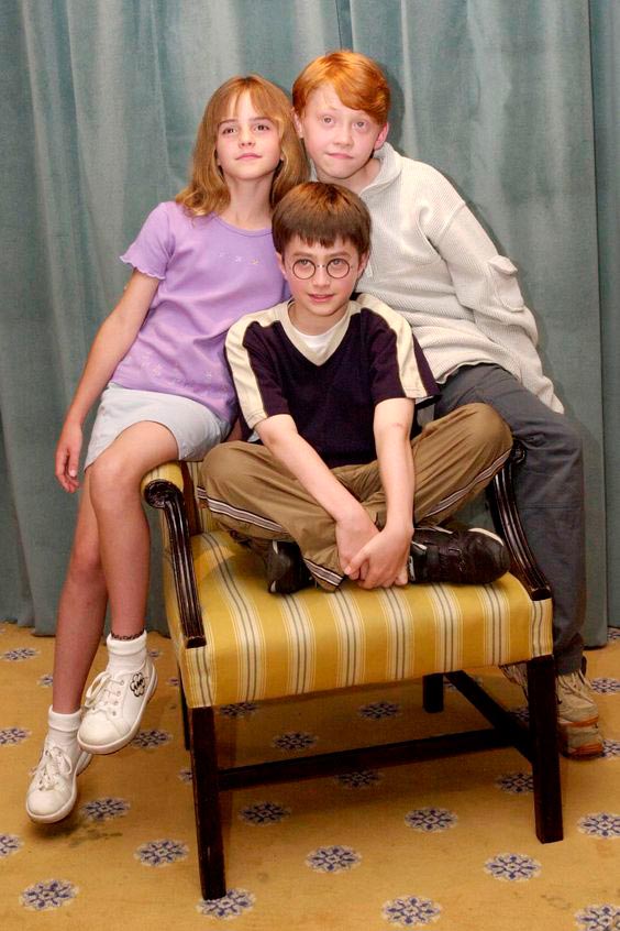 Daniel Radcliffe (10), Rupert Grint (11) and Emma Watson at the press conference for their confirmation for the main roles in the Harry Potter films (Дэниел Рэдклифф, Руперт Гринт и Эмма Уотсон на пресс–конференции по случаю утверждению их на главные роли в фильмах о Гарри Поттере), 1999