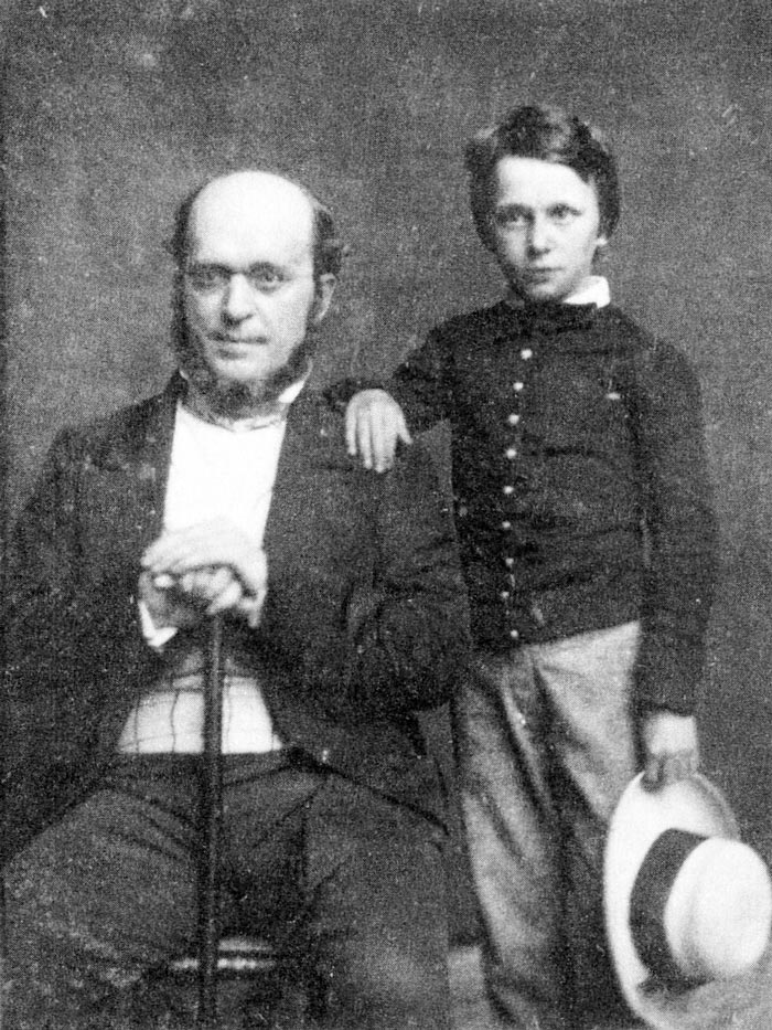 Henry James, Jr.[11] with father (писатель Генри Джеймс с отцом [11]), 1854