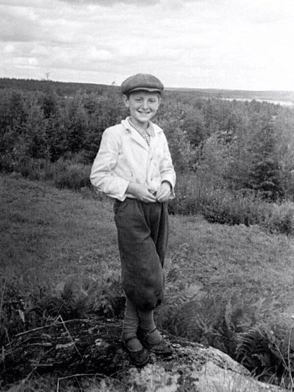 Иосиф Бродский [8] на летнем отдыхе в пионерском лагере (Joseph Brodsky [8] on summer vacation at a pioneer camp), 1948