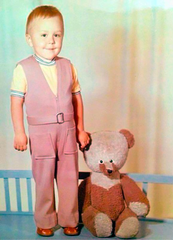 Серёжа Шнуров (4) с мишкой (Serezha Shnurov (4) with Teddy), 1977