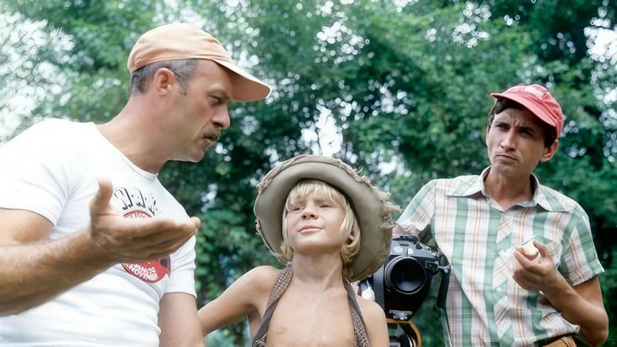 Владислав Галкин (Сухачев) [~9] на съемочной площадке телефильма «Приключения Тома Сойера и Гекльберри Финна» (Vladislav Galkin (Sukhachev) [~9]  on the set of the television film "The Adventures of Tom Sawyer and Huckleberry Finn"), 1980